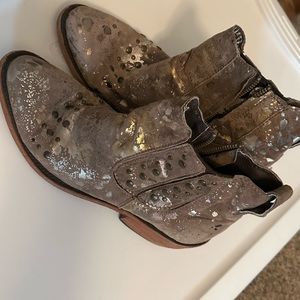 Paint splatter booties from buckle size 6-ish